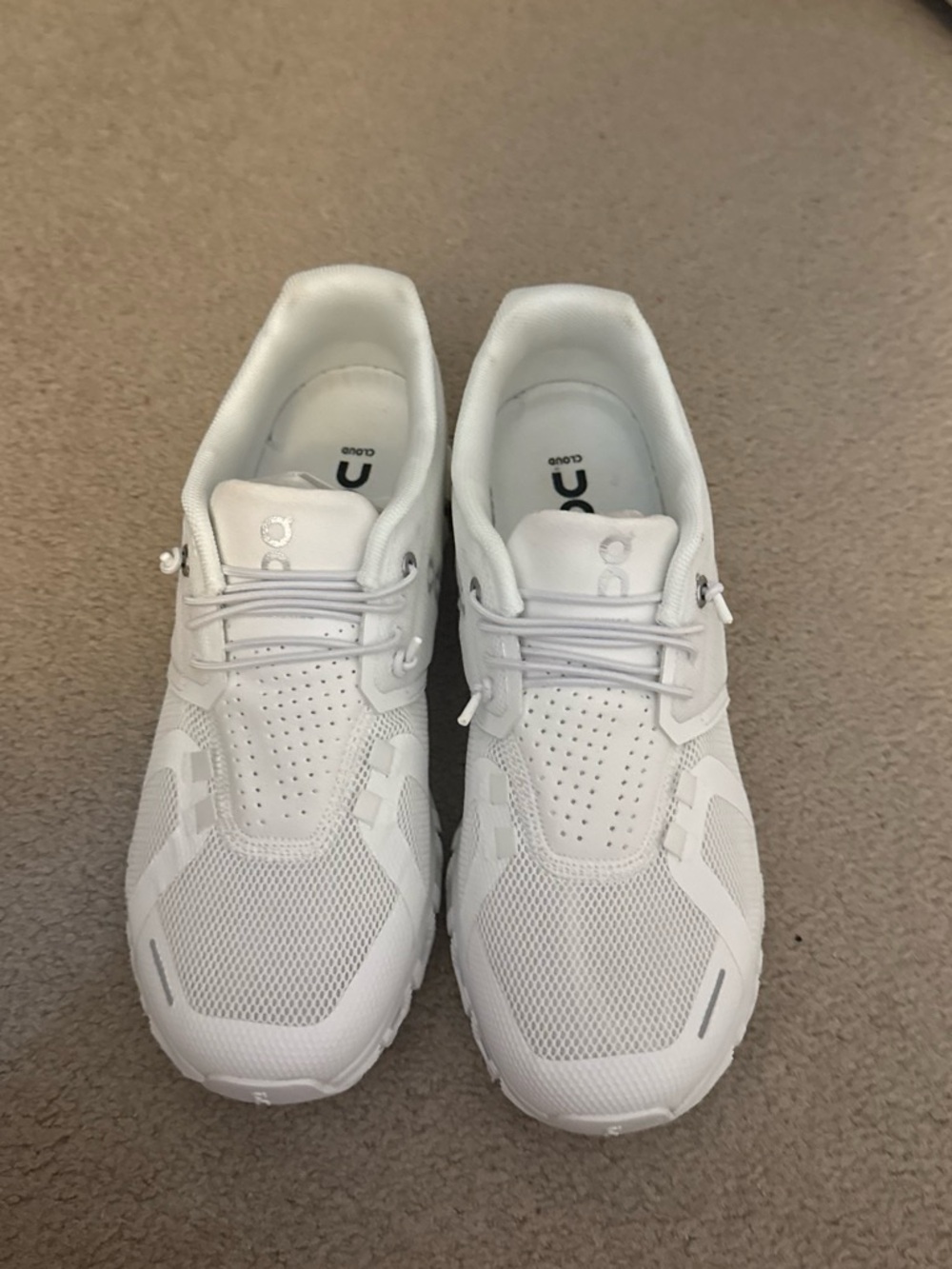 On Cloud LMK IF U HAVE A SIZE 9 bc these are size 8.5 - Picture 2 of 4